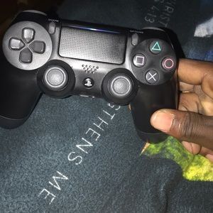 PS4 controller